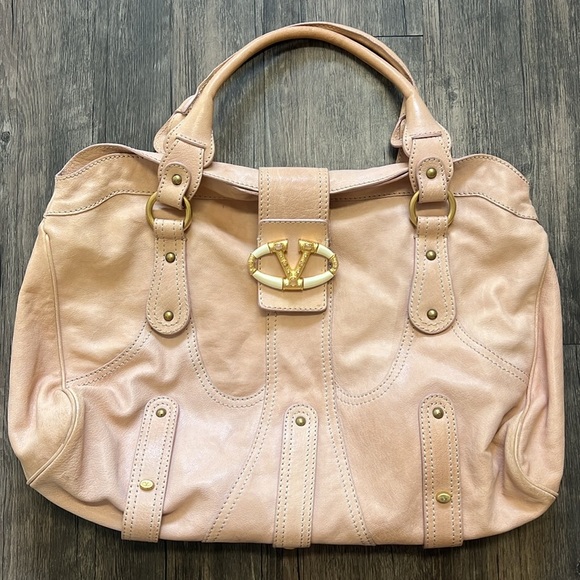 Valentino Garavani Peach Leather Handbag Buckle
VLogo Clasp Satchel Embellished - Picture 1 of 17